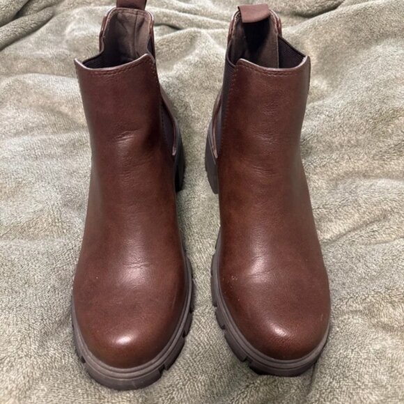 Brown boots - Picture 1 of 5